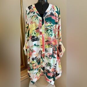 Melissa McCarthy Seven7 Womens 3X Graffiti Print Tunic Blouse V-Neck Flowy Top.